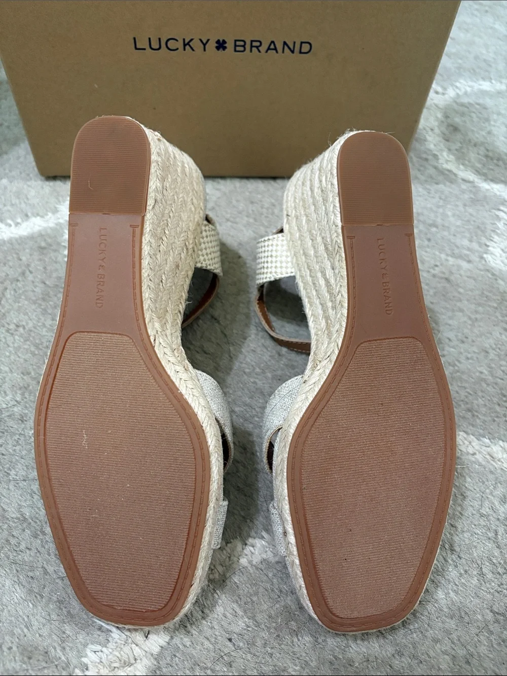 Lucky brand LK-MAEYLEE natural platinum metallic linen wedge heel size 8.5 M